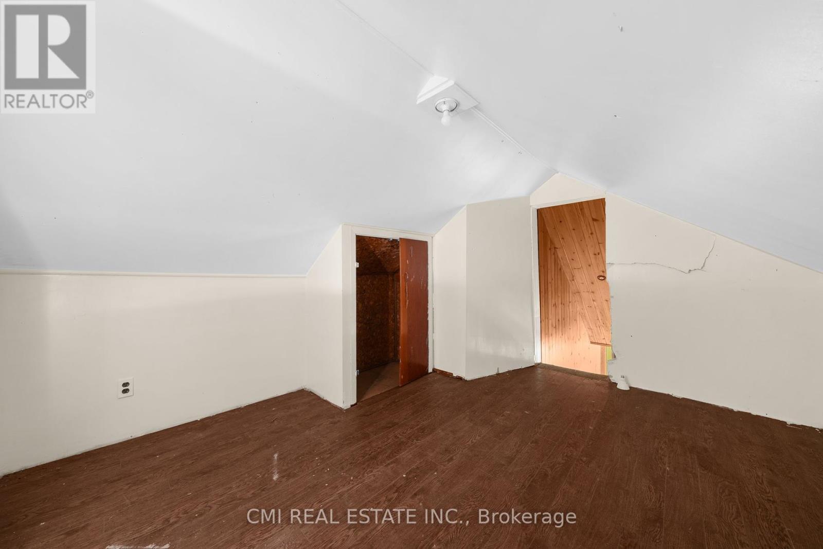 1093 South Lake Road, Minden Hills, ON - Indoor Photo Showing Other Room