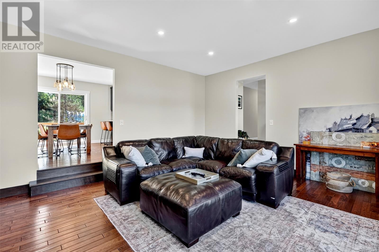 329 Main Road, Long Cove, NL - Indoor Photo Showing Living Room