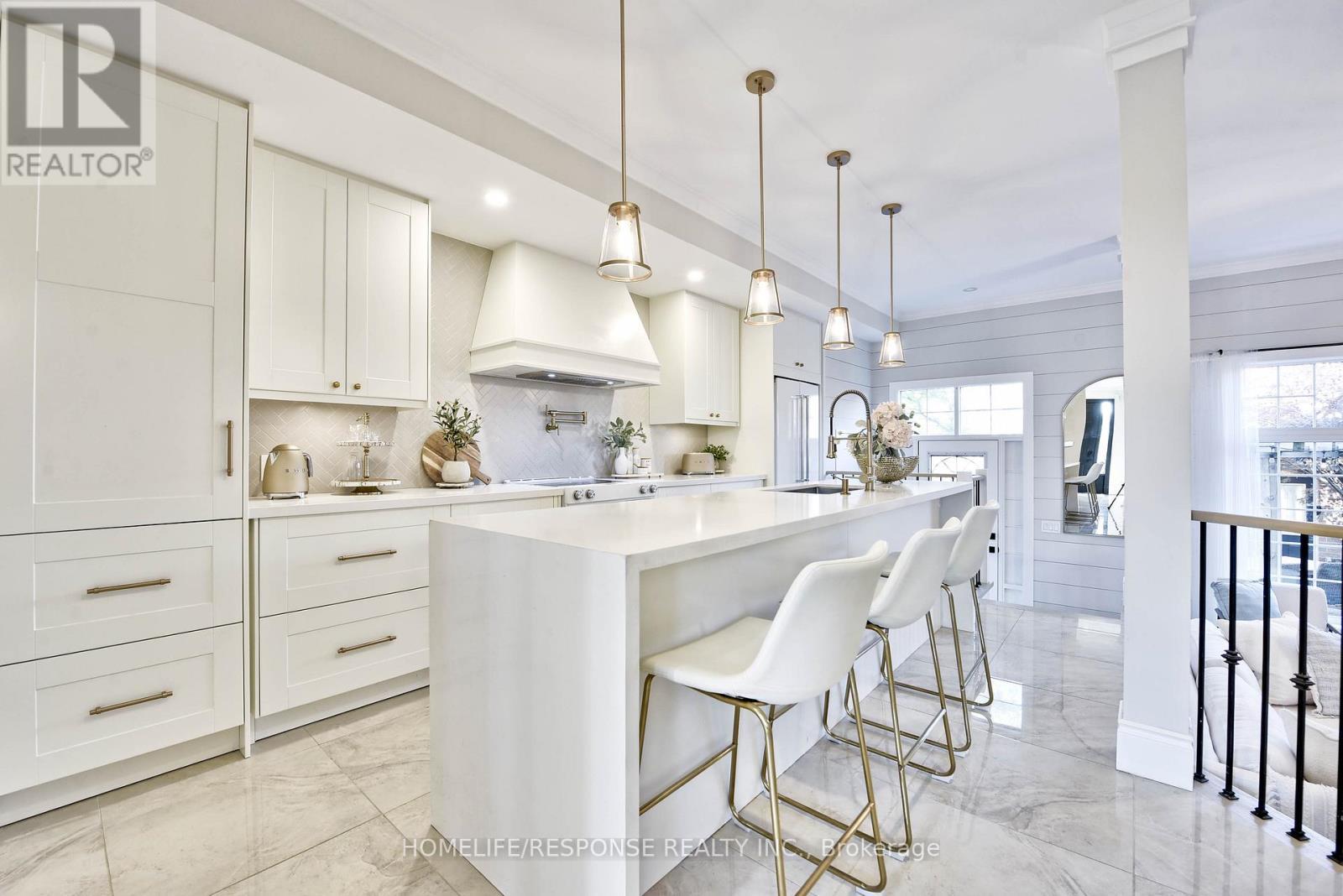 3927 Eglinton Avenue W, Mississauga, ON - Indoor Photo Showing Kitchen With Upgraded Kitchen