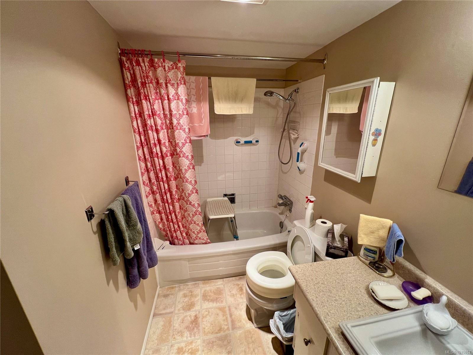 303-322 Birch St, Campbell River, BC - Indoor Photo Showing Bathroom