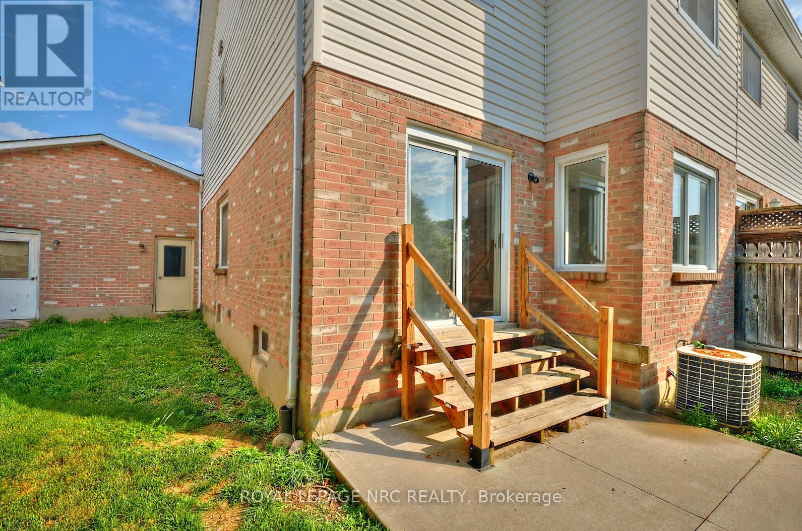 Steps leading up to the dining room. - 14 Buss Court, Thorold (Confederation Heights), ON - Outdoor With Exterior
