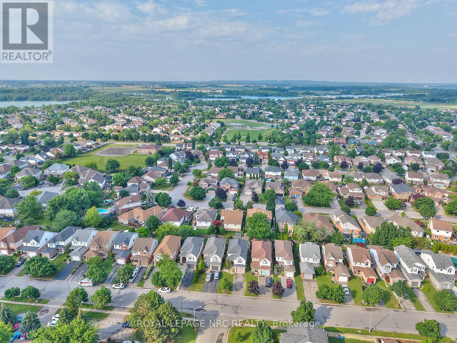 Perfect student rental home or commuters home! - 14 Buss Court, Thorold (Confederation Heights), ON - Outdoor With View