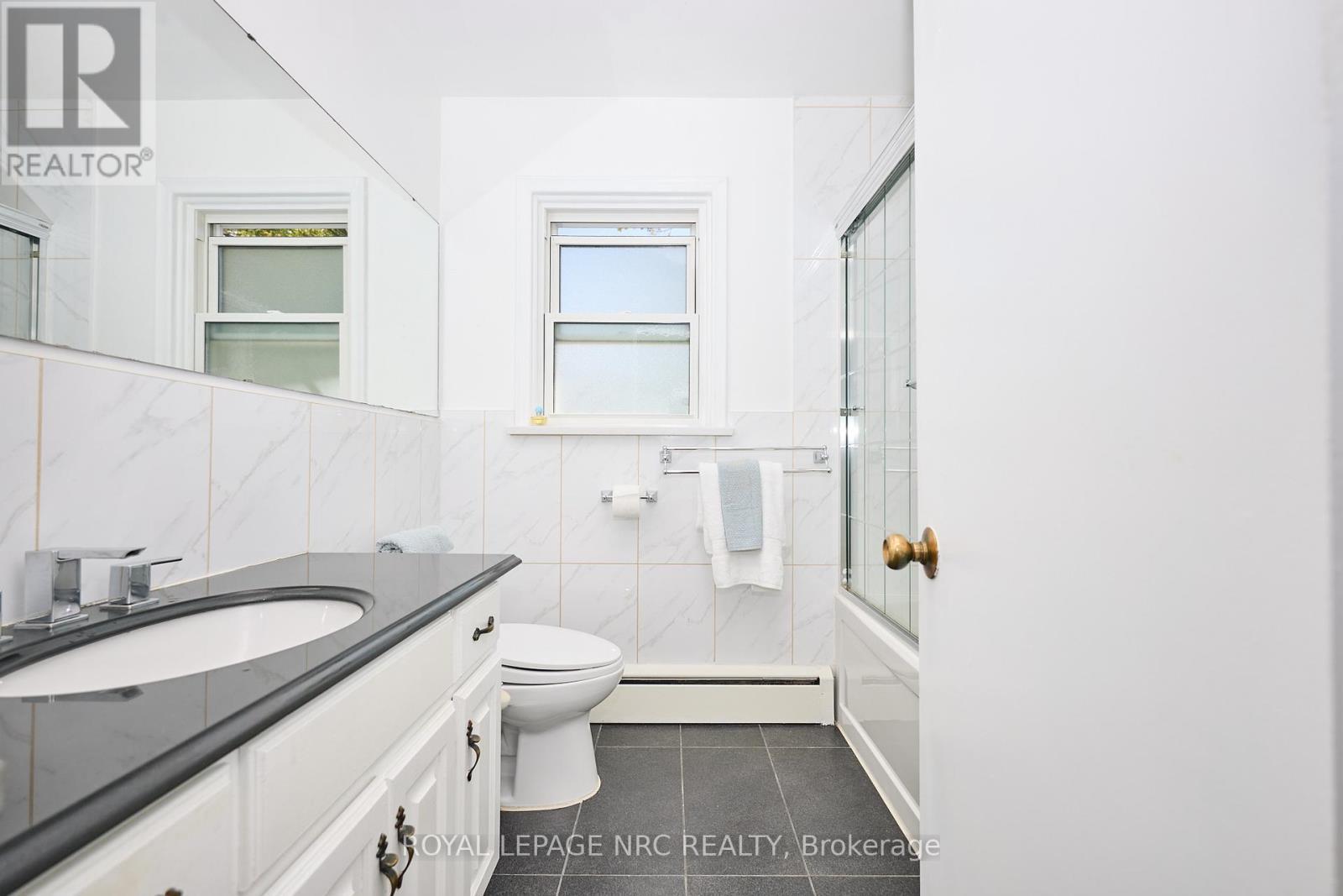 81 Riverview Boulevard, St. Catharines (Glendale/Glenridge), ON - Indoor Photo Showing Bathroom