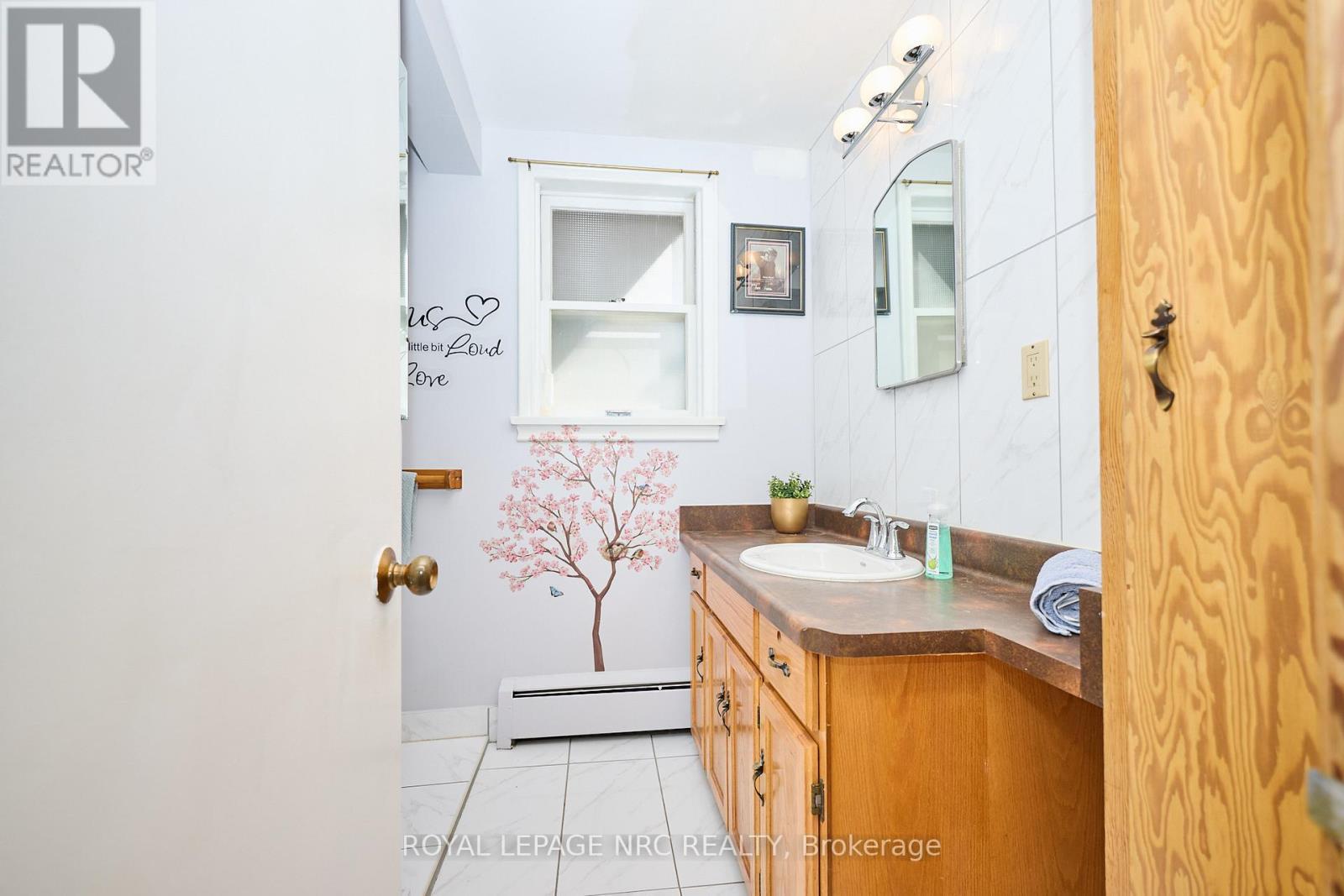 81 Riverview Boulevard, St. Catharines (Glendale/Glenridge), ON - Indoor Photo Showing Bathroom