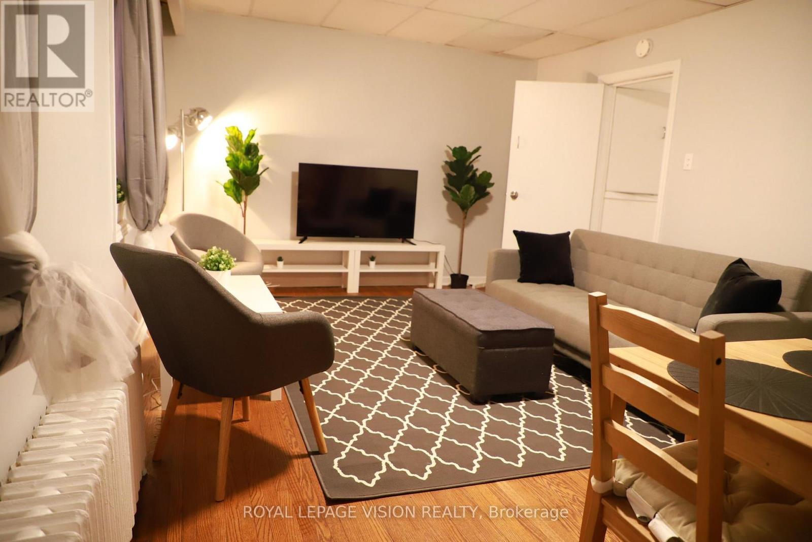 Upper - 1242 Danforth Avenue, Toronto, ON