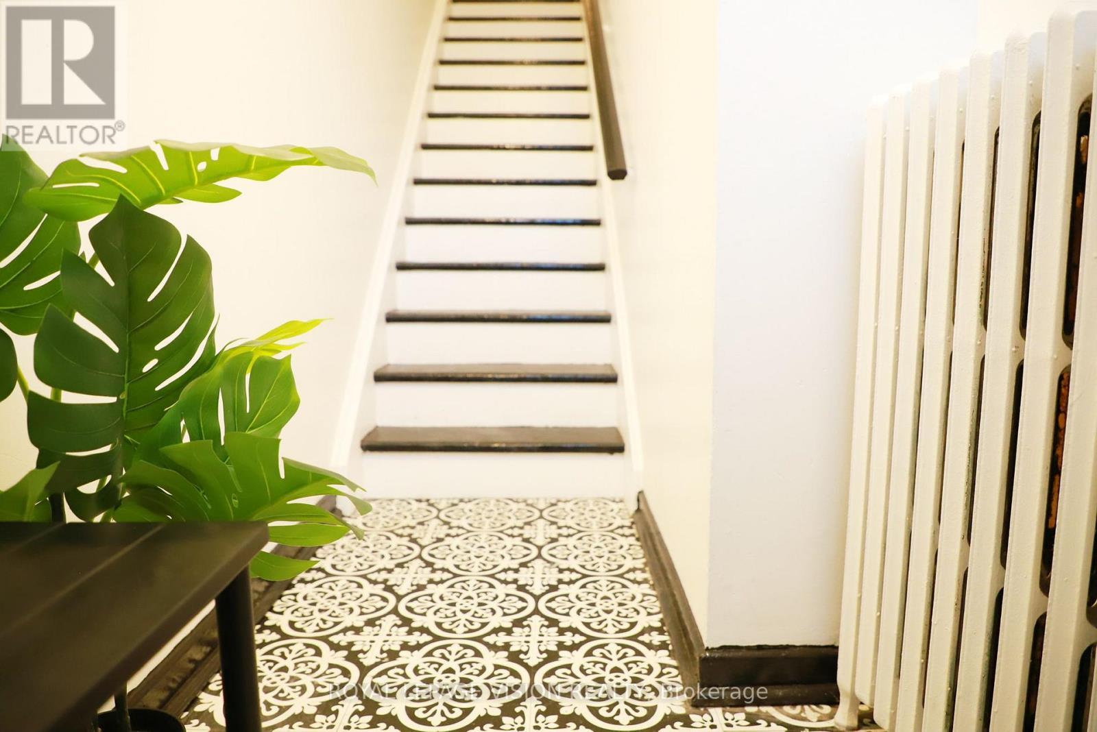 Upper - 1242 Danforth Avenue, Toronto, ON