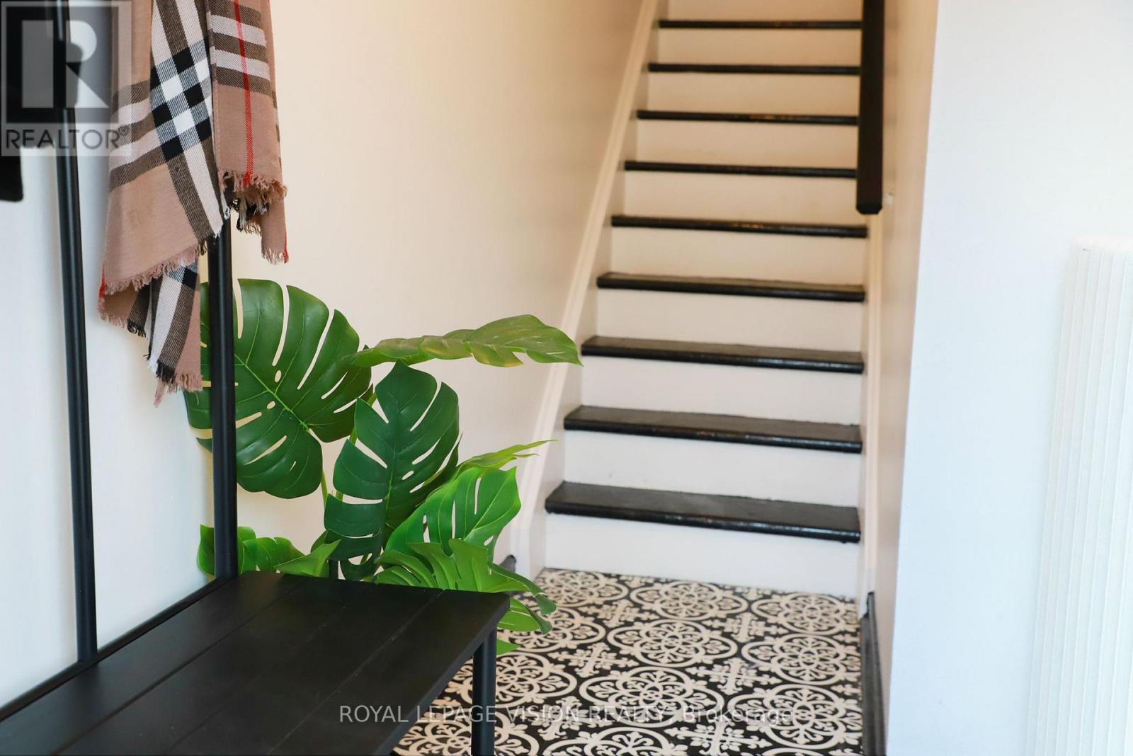 Upper - 1242 Danforth Avenue, Toronto, ON