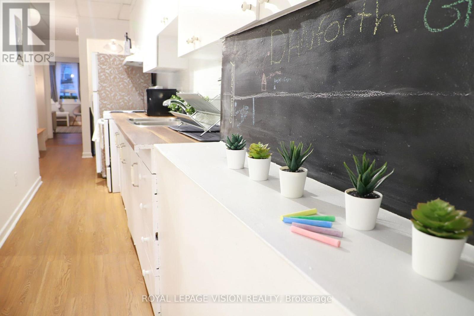 Upper - 1242 Danforth Avenue, Toronto, ON