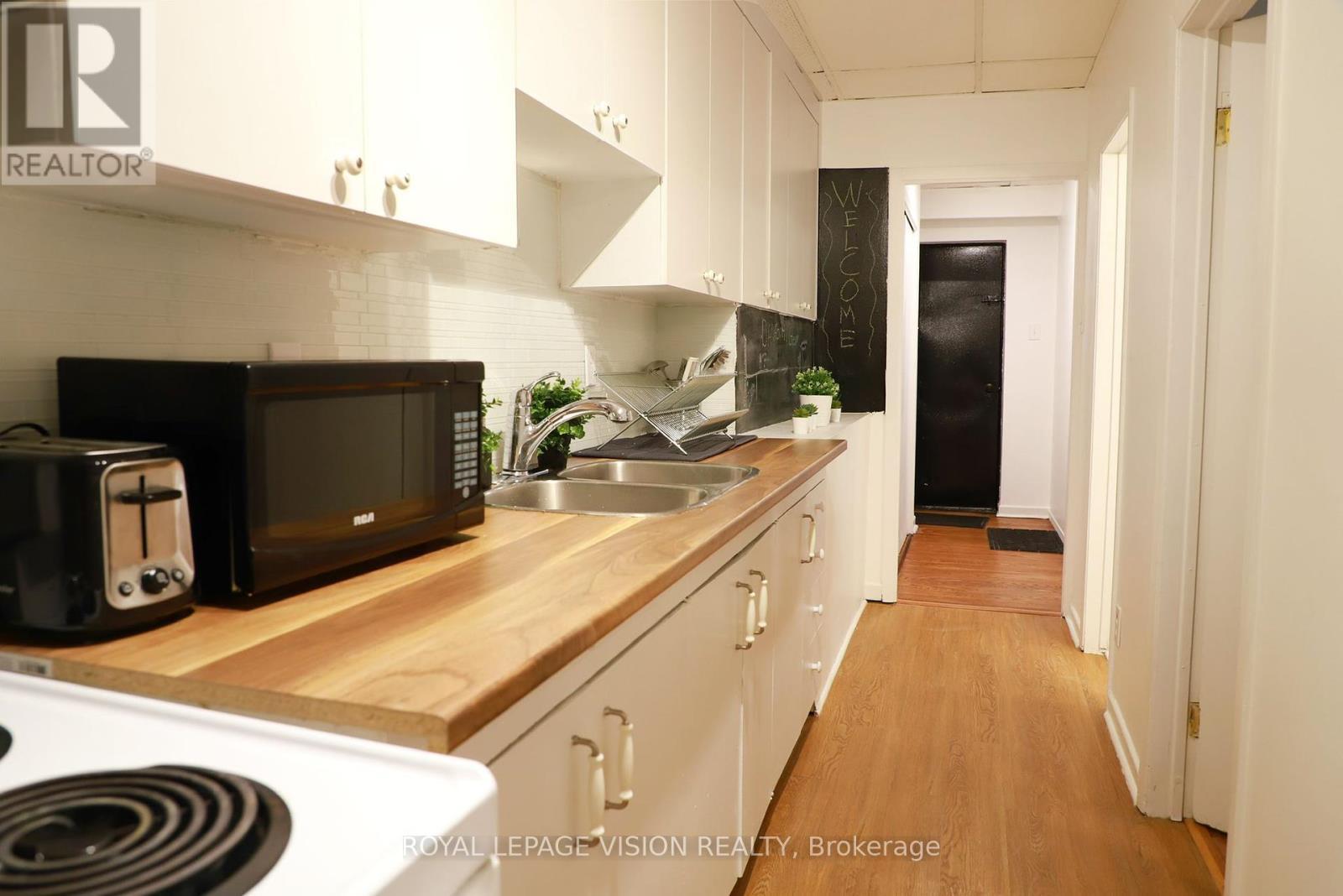 Upper - 1242 Danforth Avenue, Toronto, ON