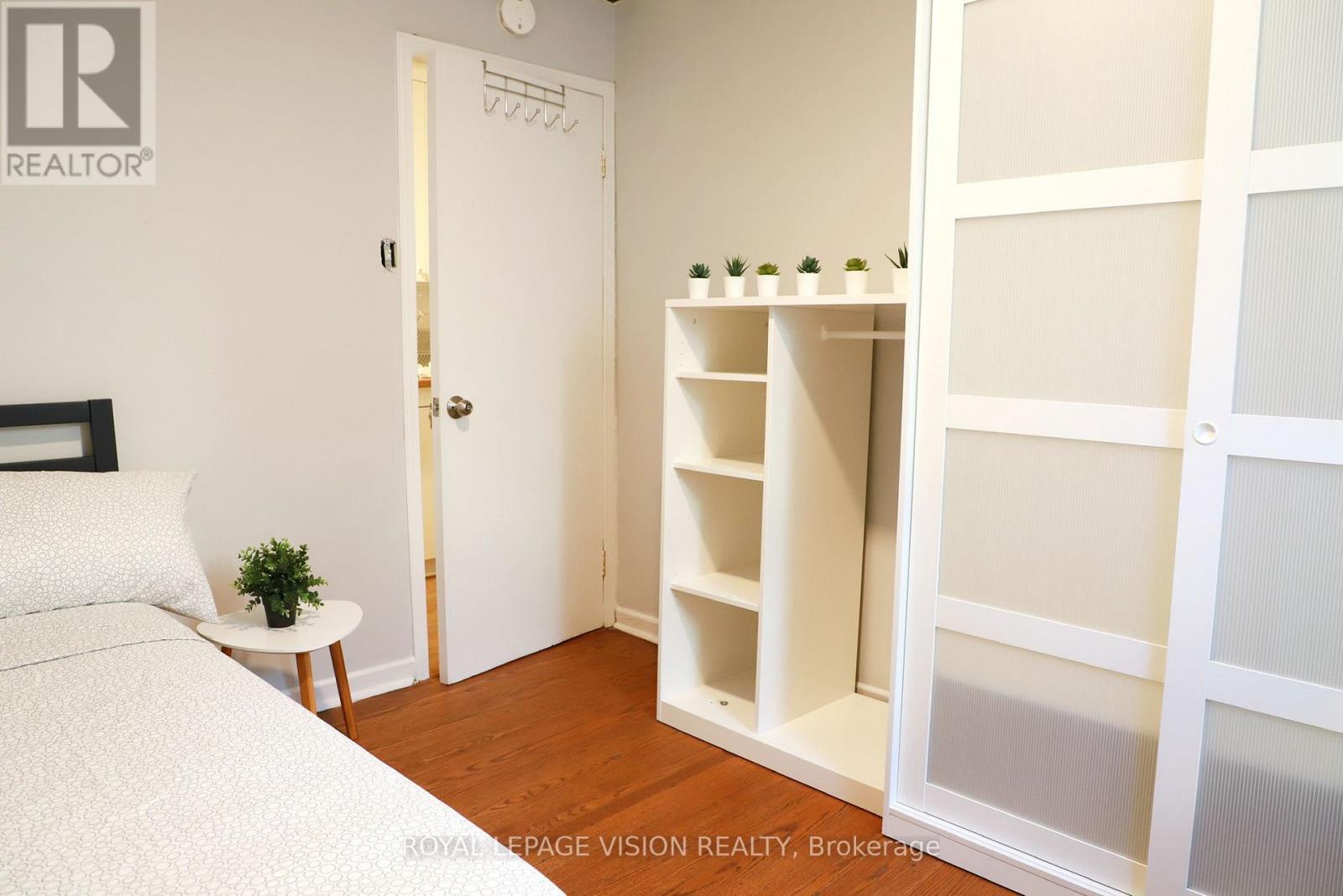 Upper - 1242 Danforth Avenue, Toronto, ON