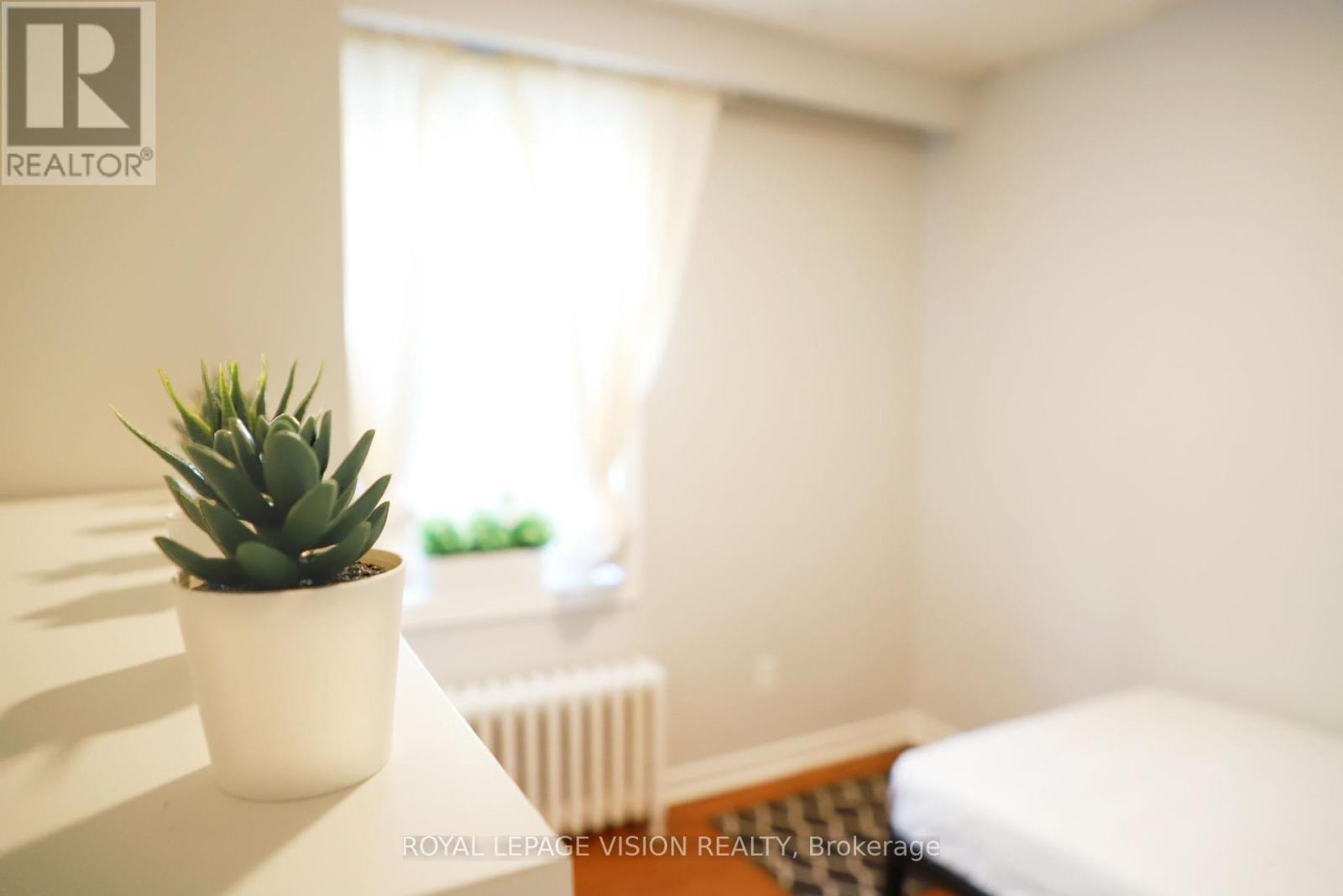 Upper - 1242 Danforth Avenue, Toronto, ON