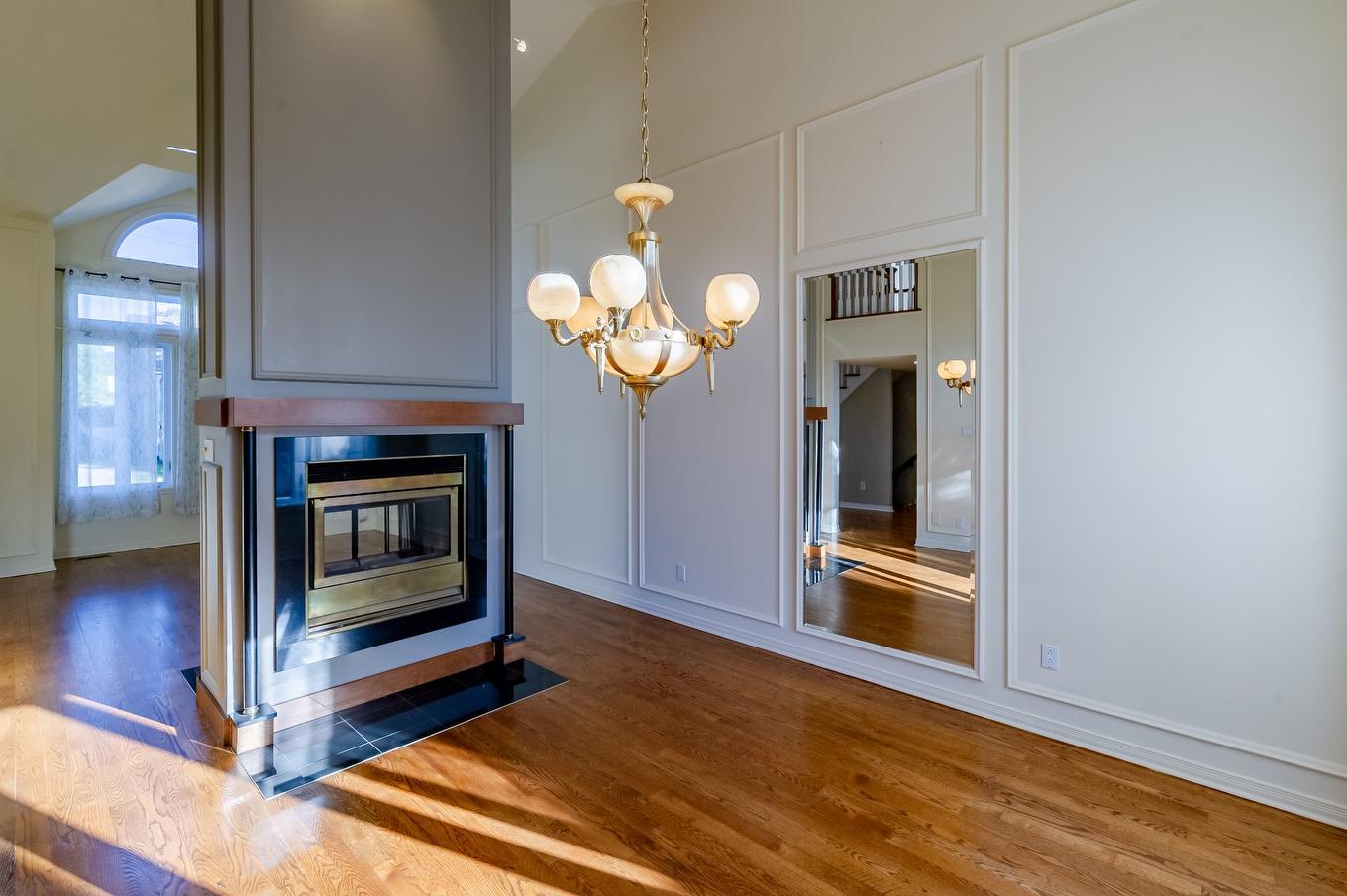Dining room - 8890 Crois. Roussin, Brossard, QC - Indoor Photo Showing Living Room With Fireplace