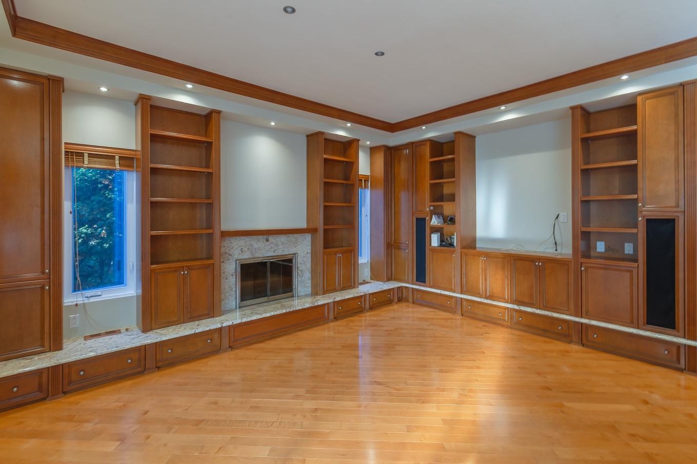 Family room - 8890 Crois. Roussin, Brossard, QC - Indoor Photo Showing Other Room With Fireplace