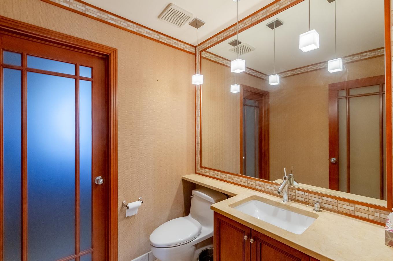 Powder room - 8890 Crois. Roussin, Brossard, QC - Indoor Photo Showing Bathroom