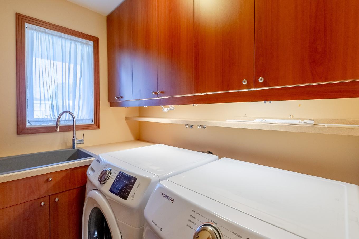 Laundry room - 8890 Crois. Roussin, Brossard, QC - Indoor Photo Showing Laundry Room