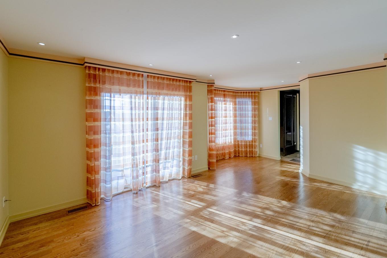 Primary bedroom - 8890 Crois. Roussin, Brossard, QC - Indoor Photo Showing Other Room