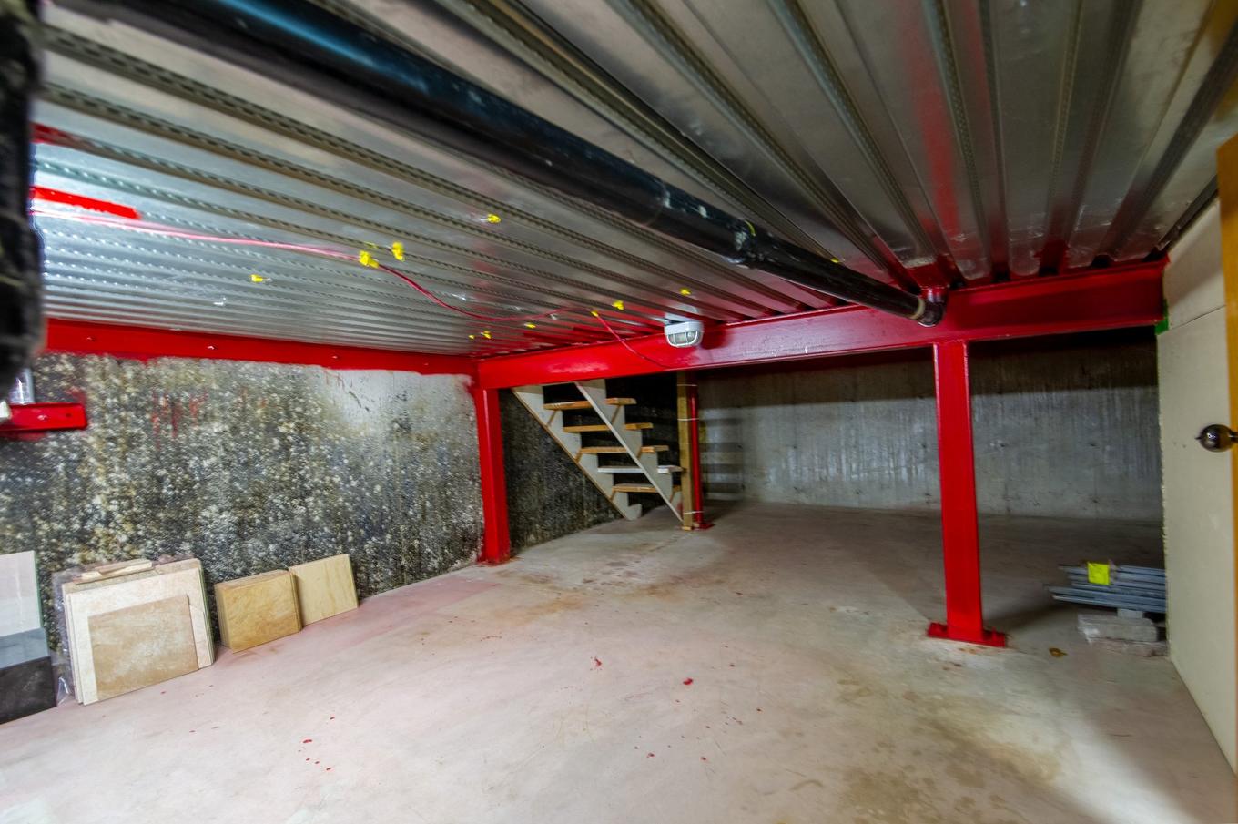 Storage - 8890 Crois. Roussin, Brossard, QC - Indoor