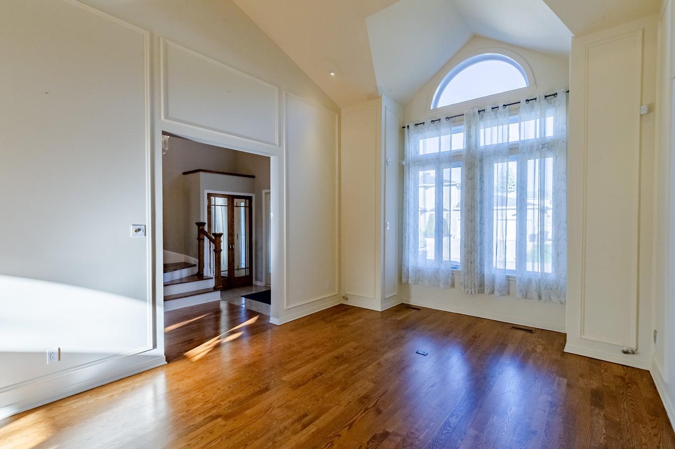 Living room - 8890 Crois. Roussin, Brossard, QC - Indoor Photo Showing Other Room