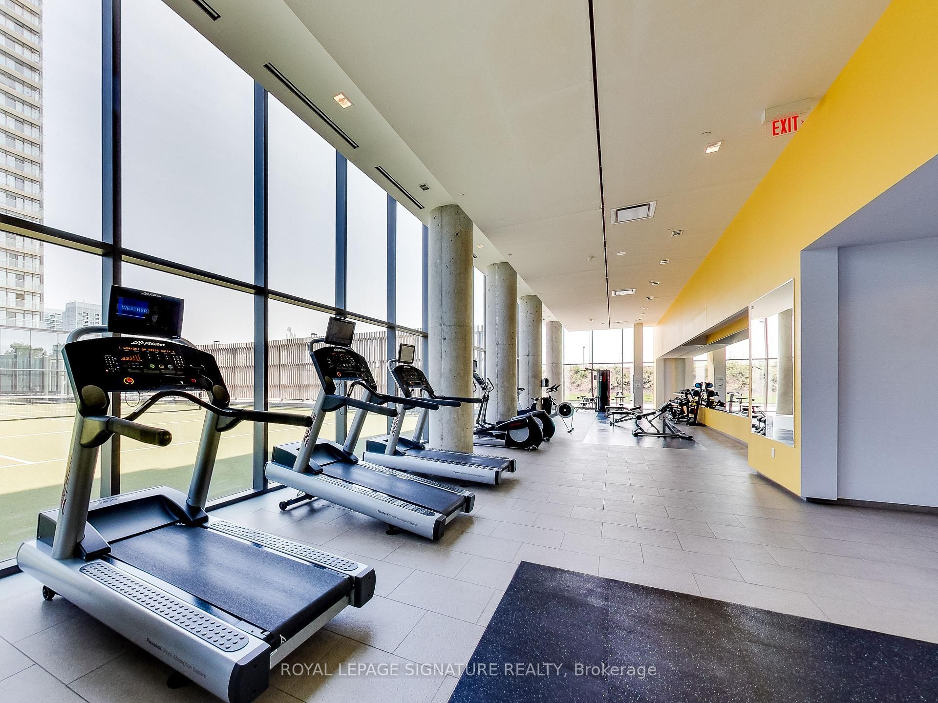 1207-105 The Queensway N/A, Toronto, ON - Indoor Photo Showing Gym Room