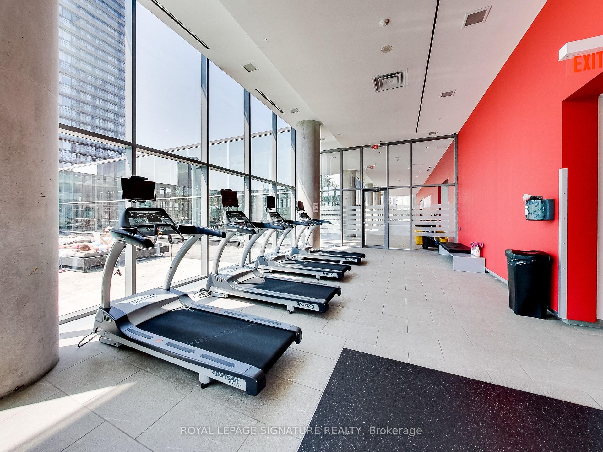 1207-105 The Queensway N/A, Toronto, ON - Indoor Photo Showing Gym Room