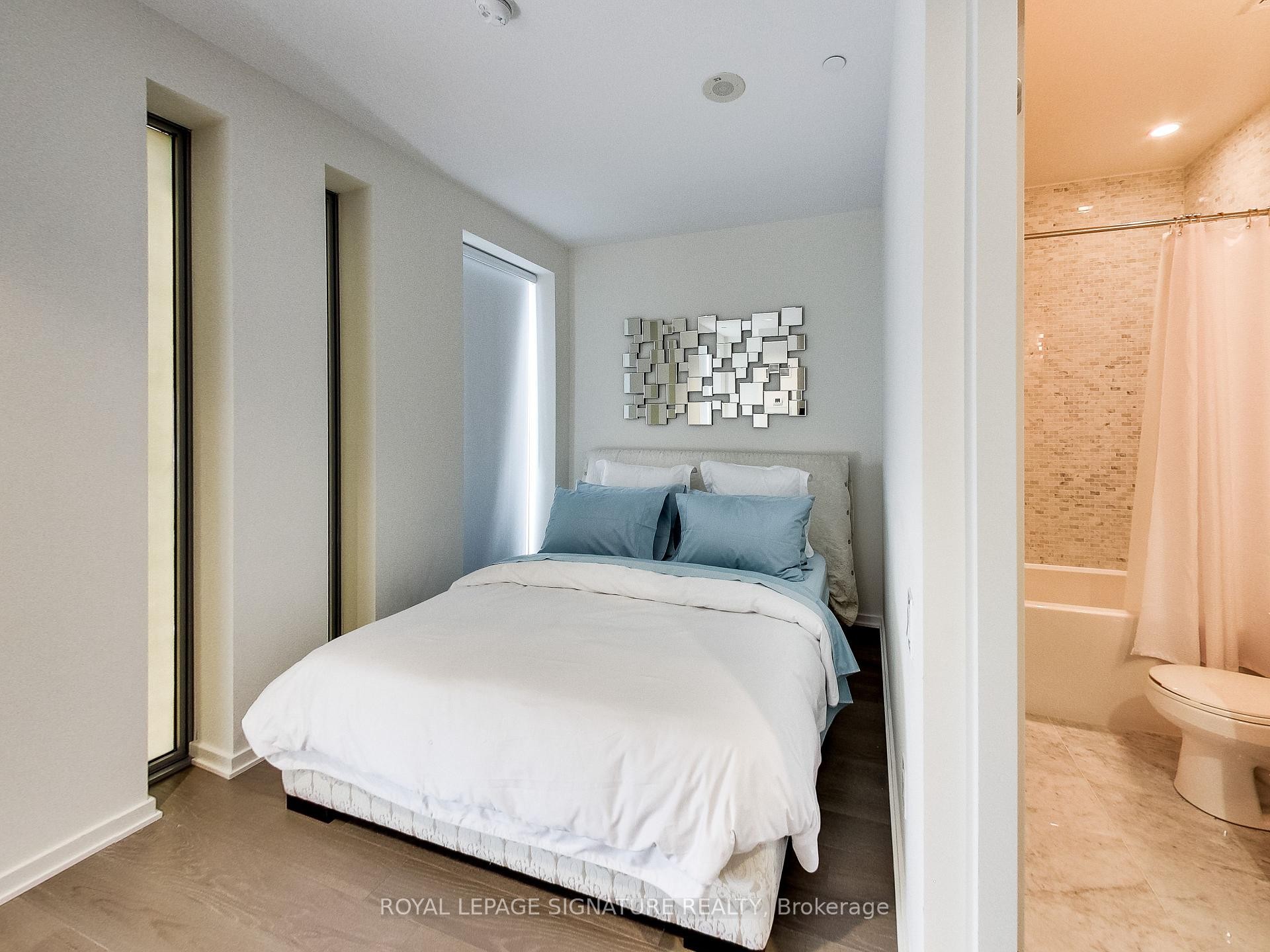 1207-105 The Queensway N/A, Toronto, ON - Indoor Photo Showing Bedroom