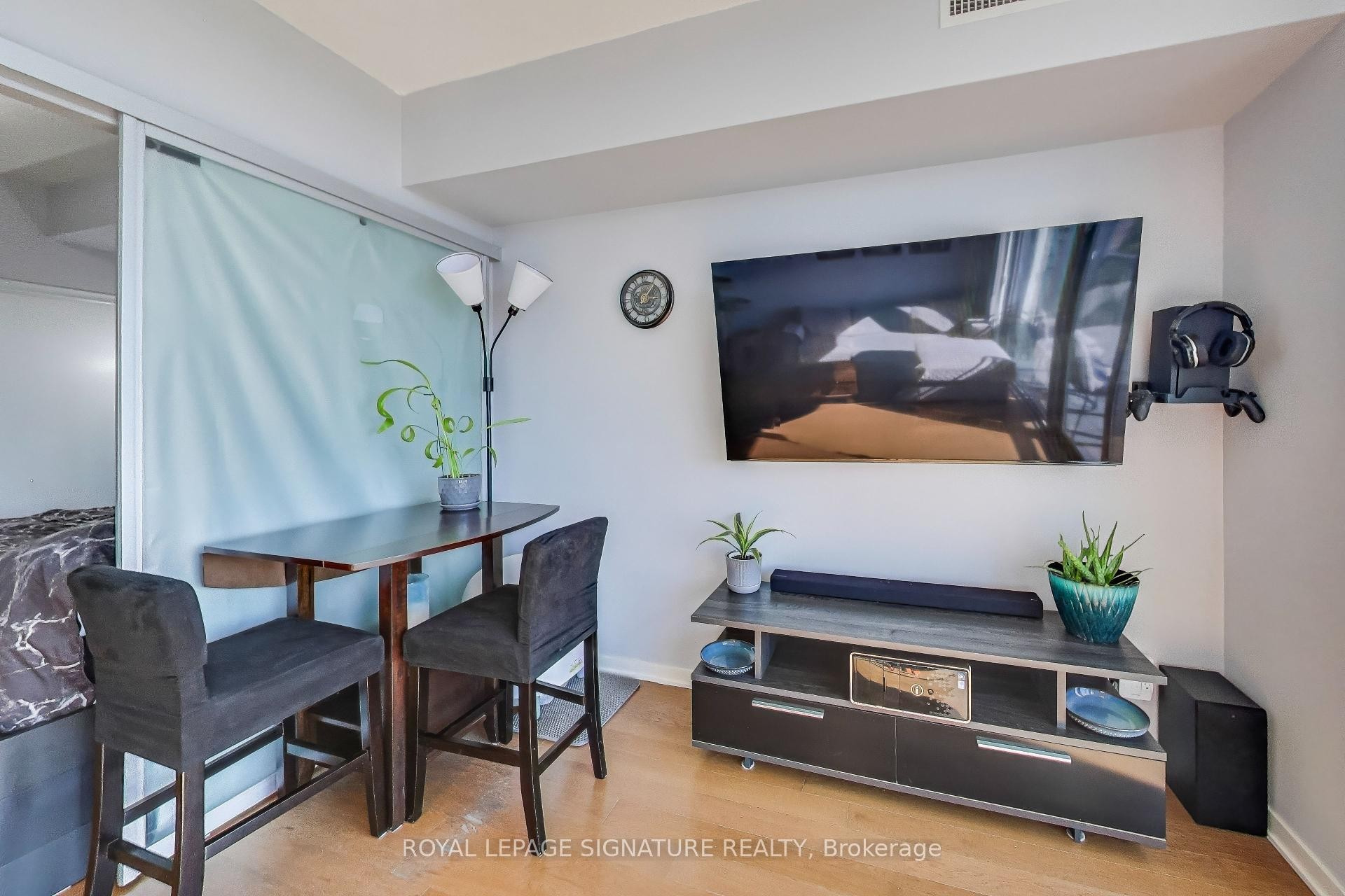 1207-105 The Queensway N/A, Toronto, ON - Indoor