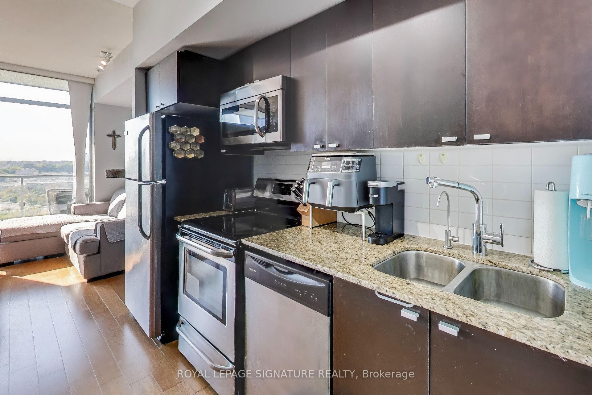 1207-105 The Queensway N/A, Toronto, ON - Indoor Photo Showing Kitchen With Double Sink