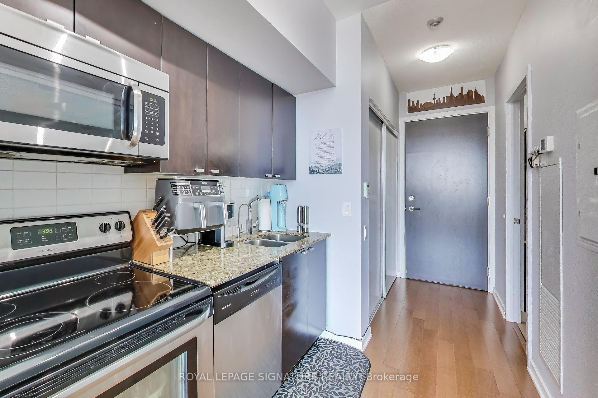 1207-105 The Queensway N/A, Toronto, ON - Indoor Photo Showing Kitchen With Double Sink