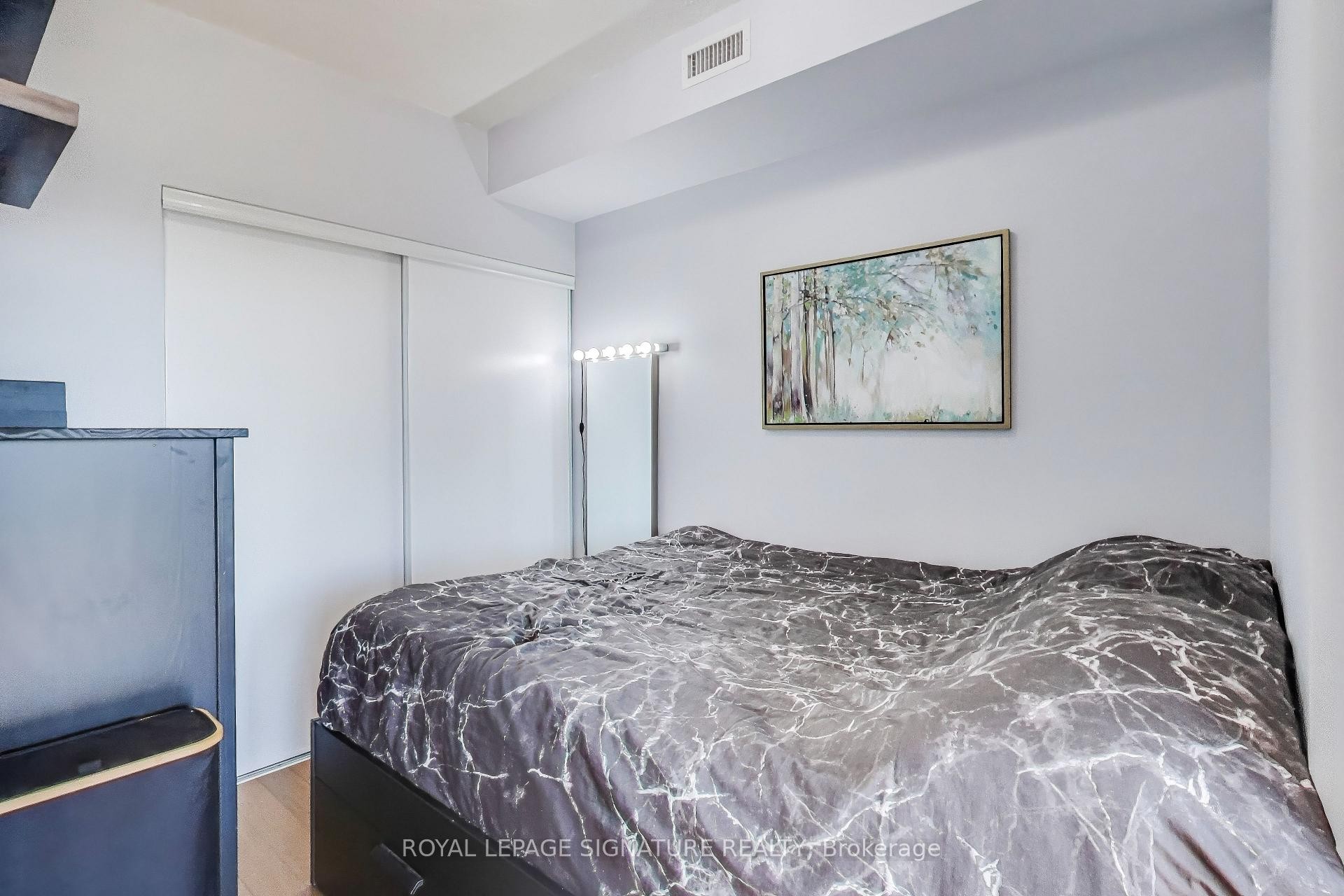 1207-105 The Queensway N/A, Toronto, ON - Indoor Photo Showing Bedroom