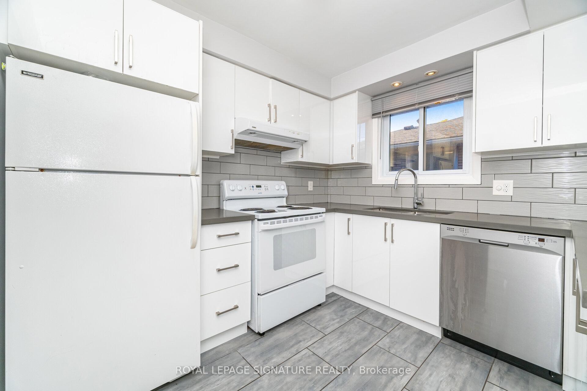 7 Maitland Avenue, Hamilton, ON - Indoor Photo Showing Kitchen