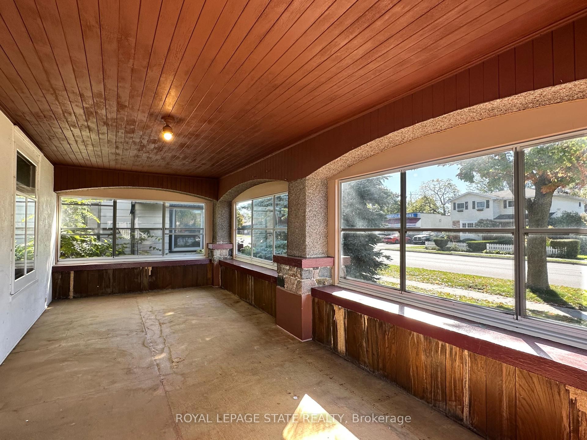 541 Broad Street E, Haldimand, ON - With Exterior