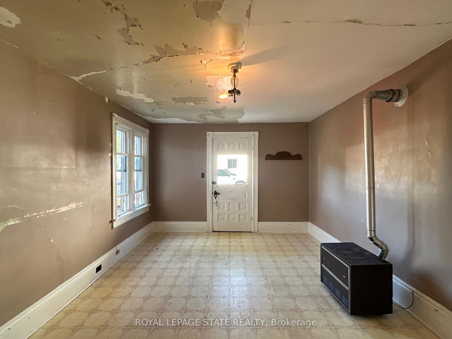 541 Broad Street E, Haldimand, ON - Indoor Photo Showing Other Room