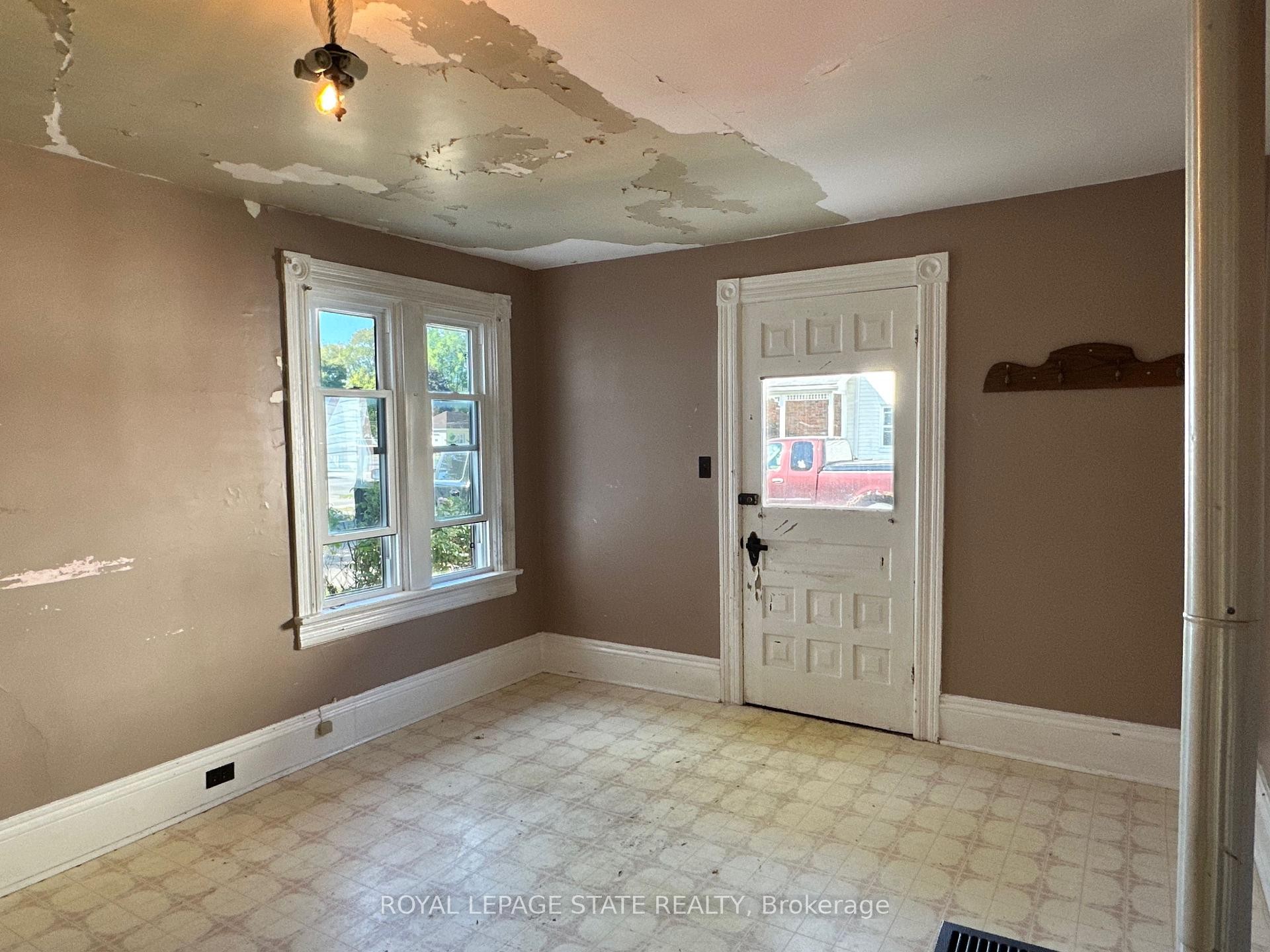 541 Broad Street E, Haldimand, ON - Indoor Photo Showing Other Room