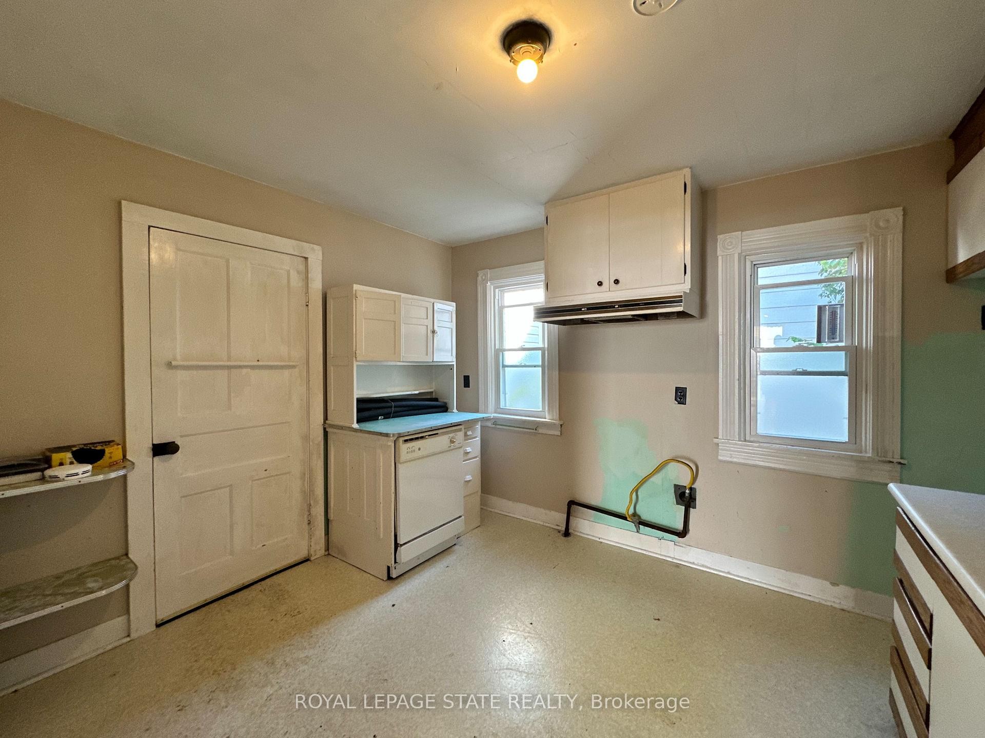 541 Broad Street E, Haldimand, ON - Indoor