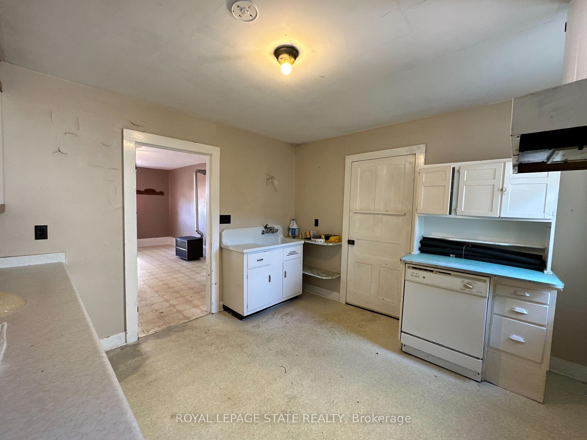 541 Broad Street E, Haldimand, ON - Indoor