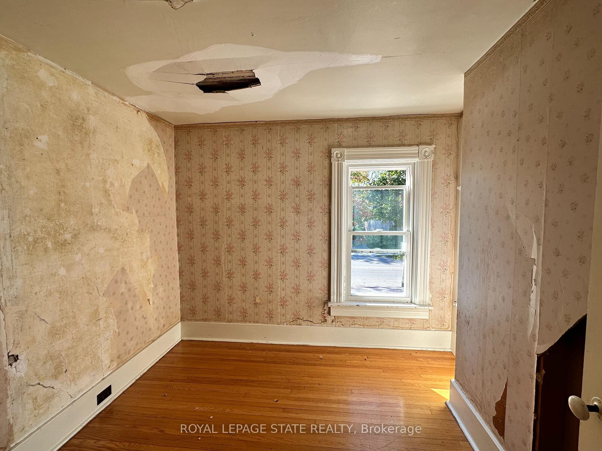 541 Broad Street E, Haldimand, ON - Indoor Photo Showing Other Room