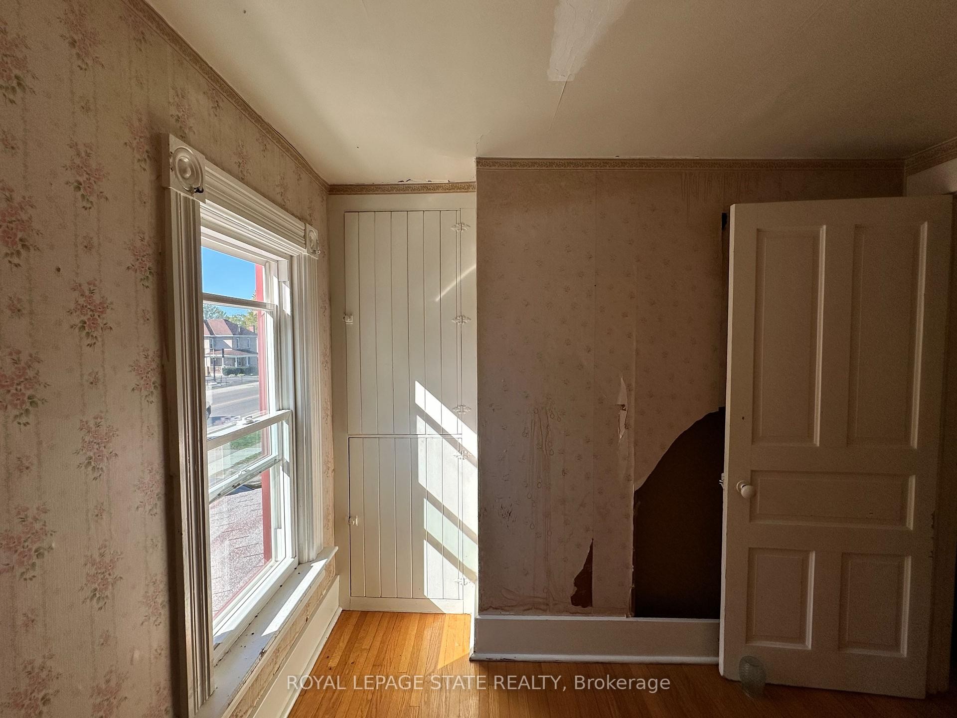 541 Broad Street E, Haldimand, ON - Indoor Photo Showing Other Room