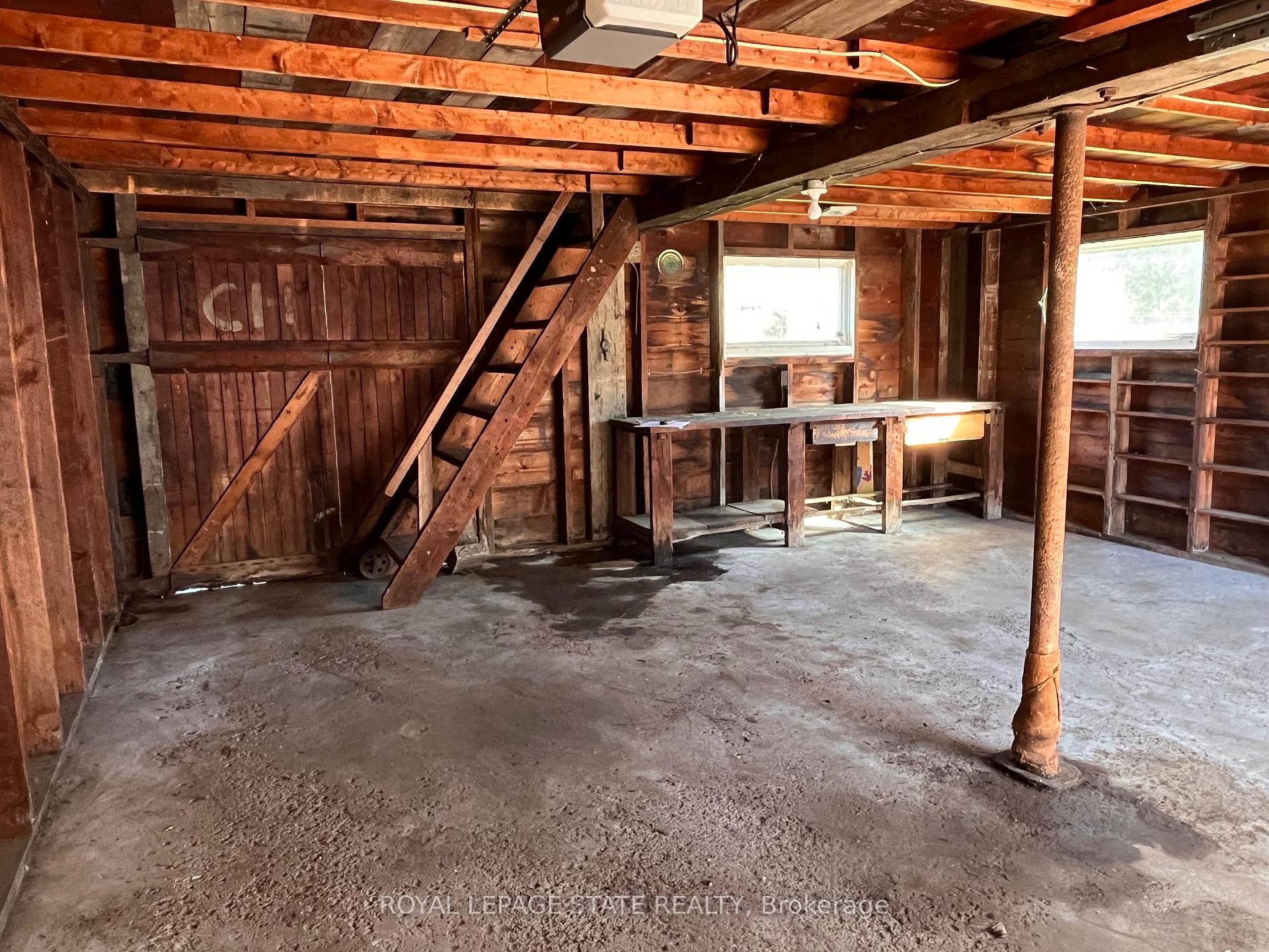 541 Broad Street E, Haldimand, ON - Indoor