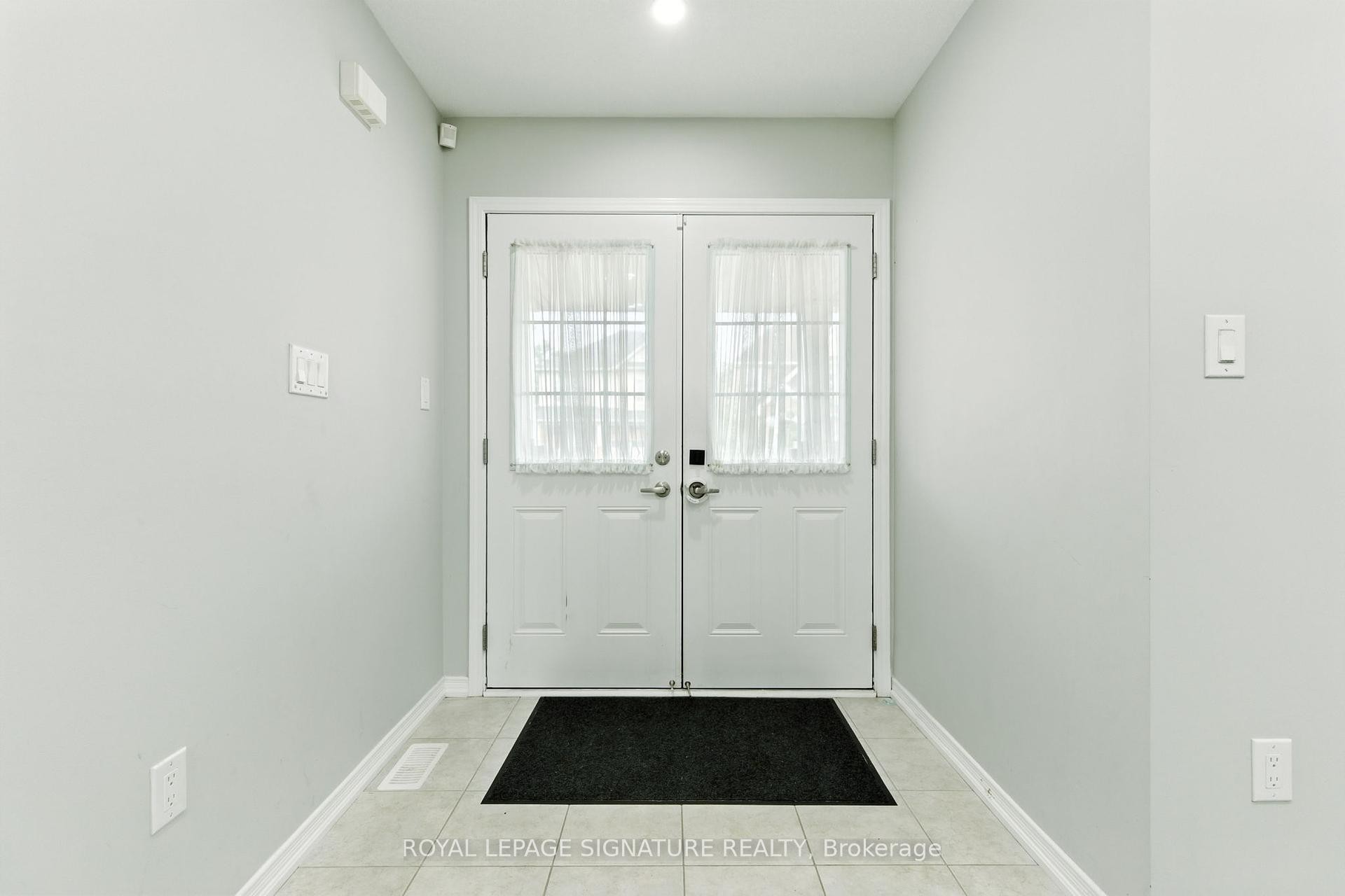 16 Froggy Drive, Thorold, ON - Indoor Photo Showing Other Room