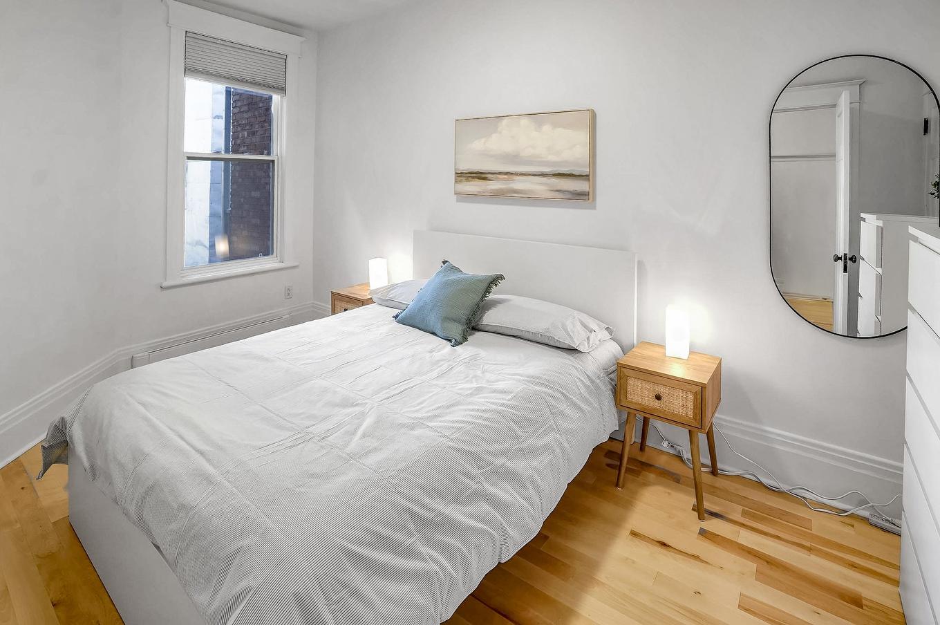 Chambre à coucher - 5025 Rue Fabre, Montréal (Le Plateau-Mont-Royal), QC - Indoor Photo Showing Bedroom