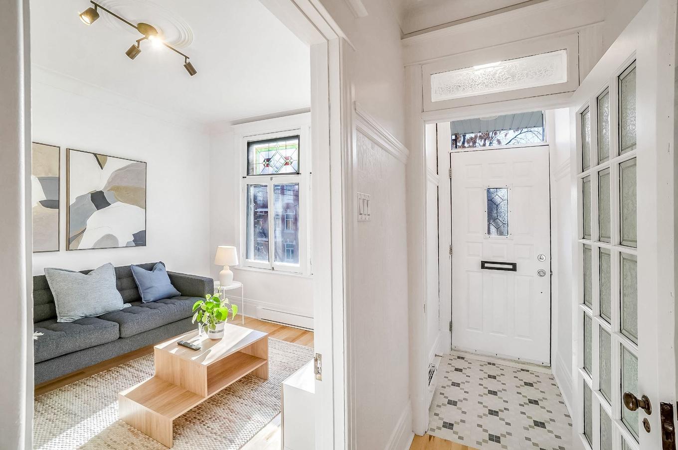 Salon - 5025 Rue Fabre, Montréal (Le Plateau-Mont-Royal), QC - Indoor Photo Showing Other Room