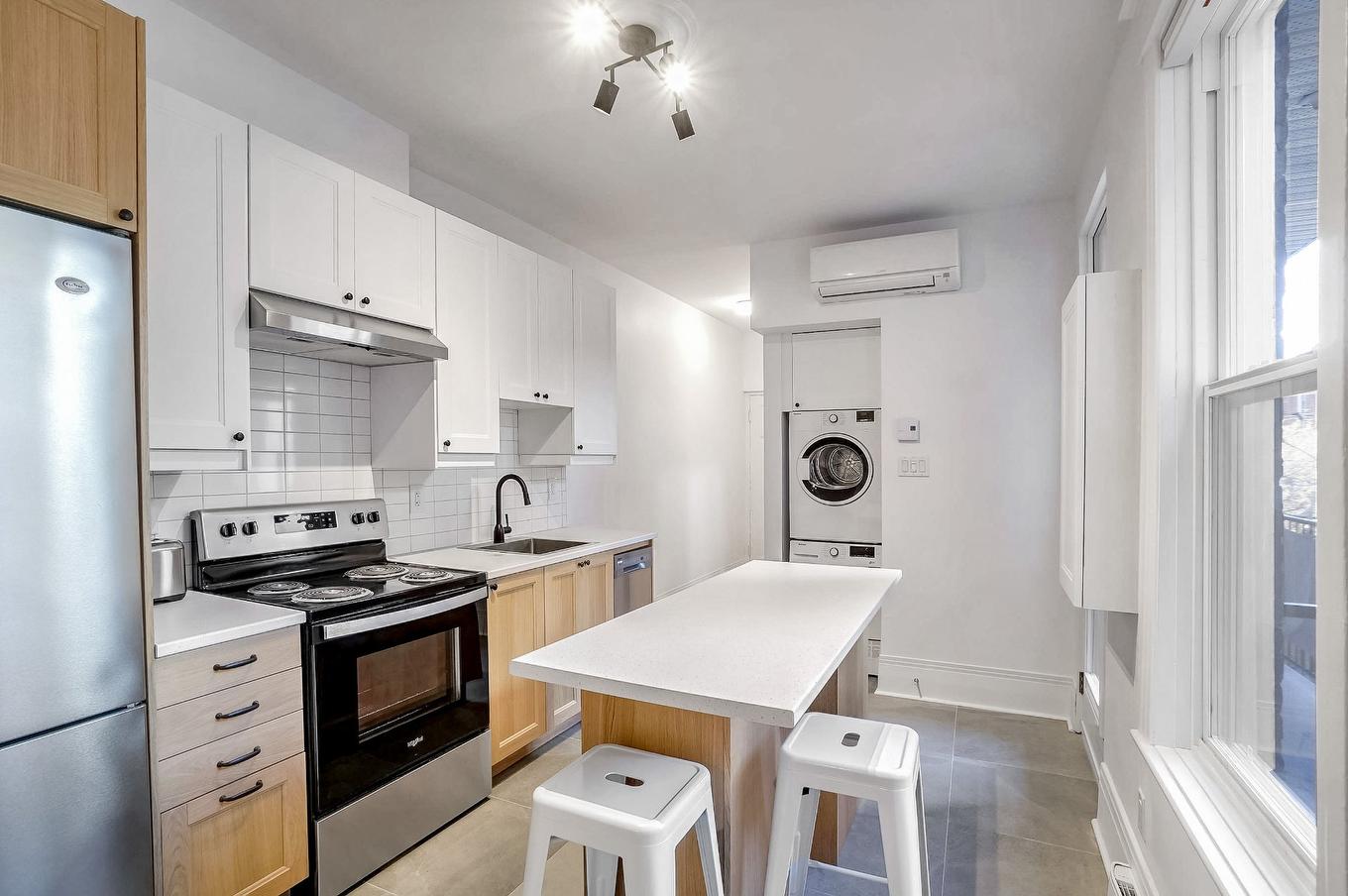 Cuisine - 5025 Rue Fabre, Montréal (Le Plateau-Mont-Royal), QC - Indoor Photo Showing Other Room