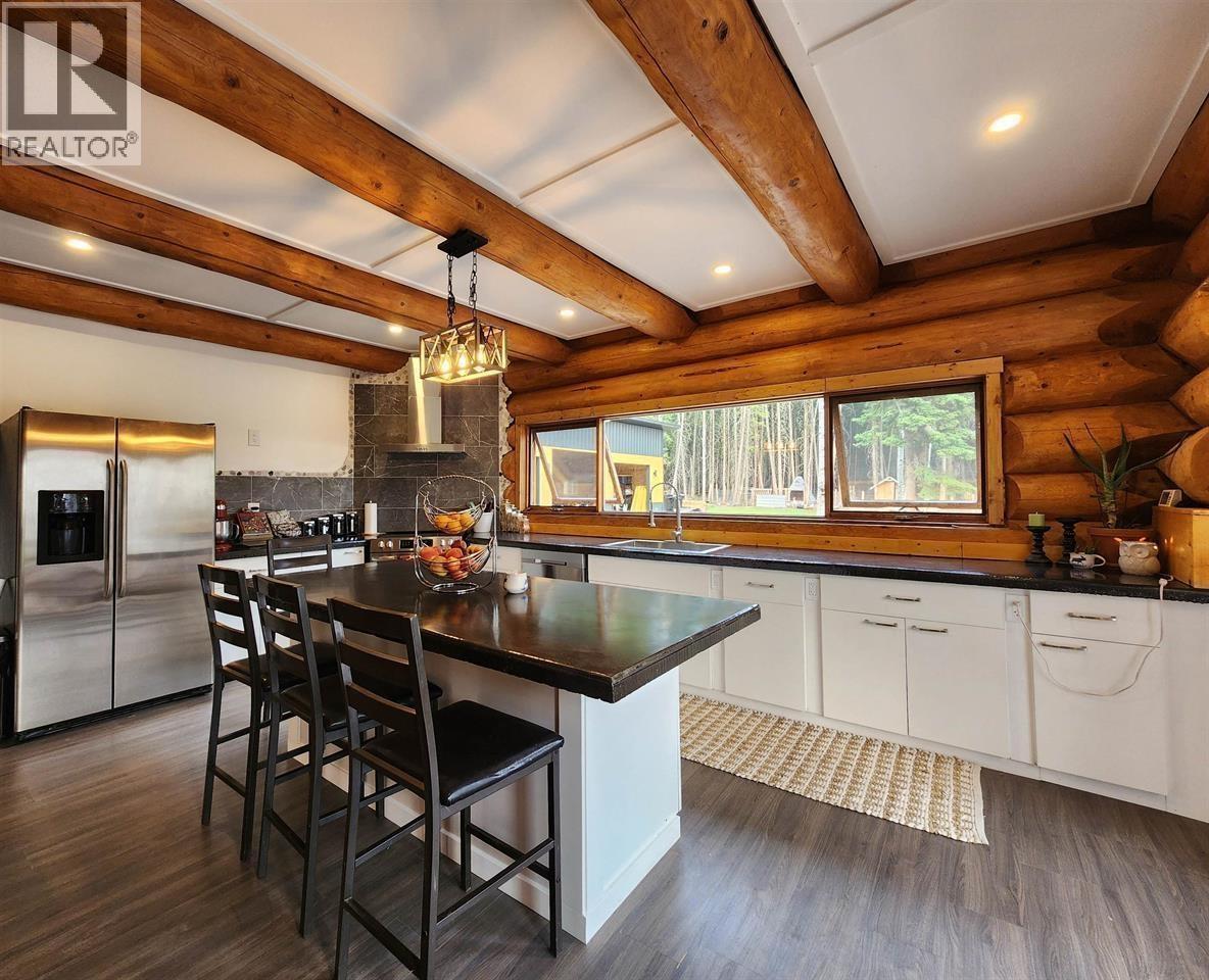 6847 Fawn Lk Ac01 Road, Lone Butte, BC - Indoor Photo Showing Dining Room