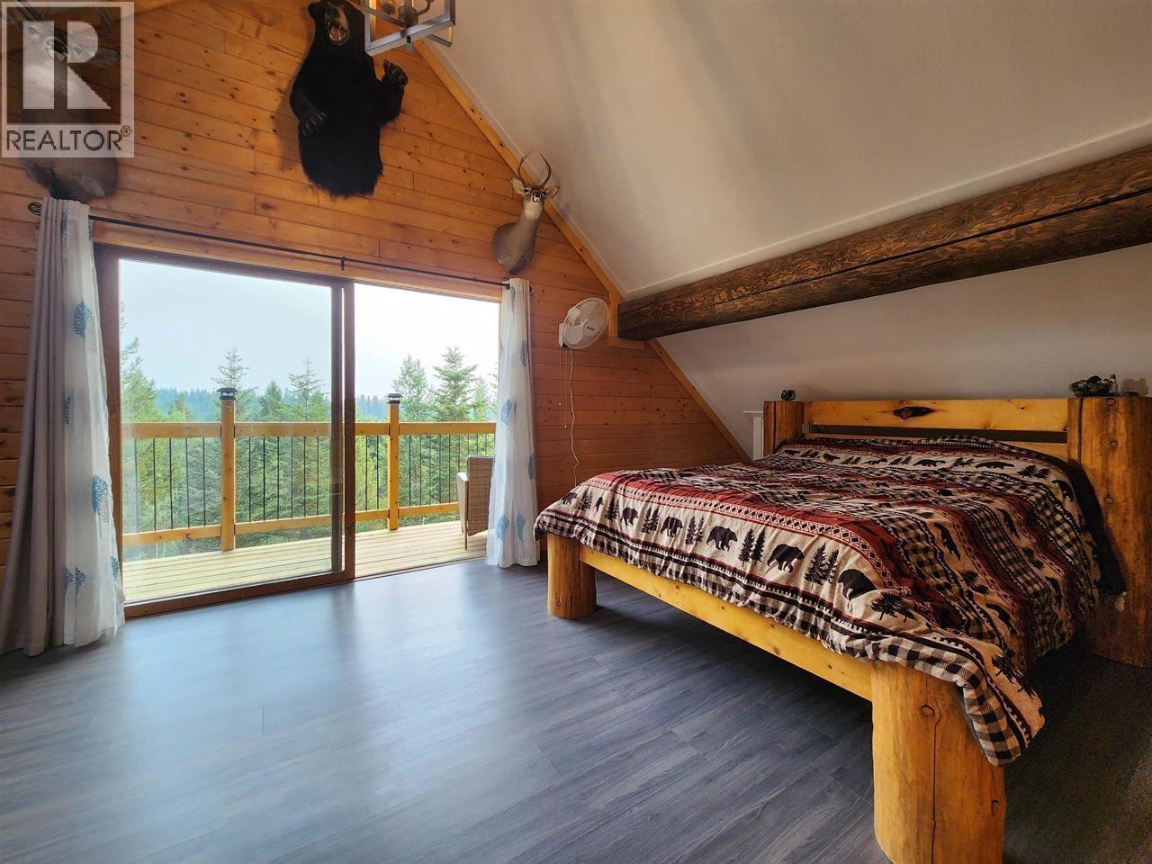 6847 Fawn Lk Ac01 Road, Lone Butte, BC - Indoor Photo Showing Bedroom