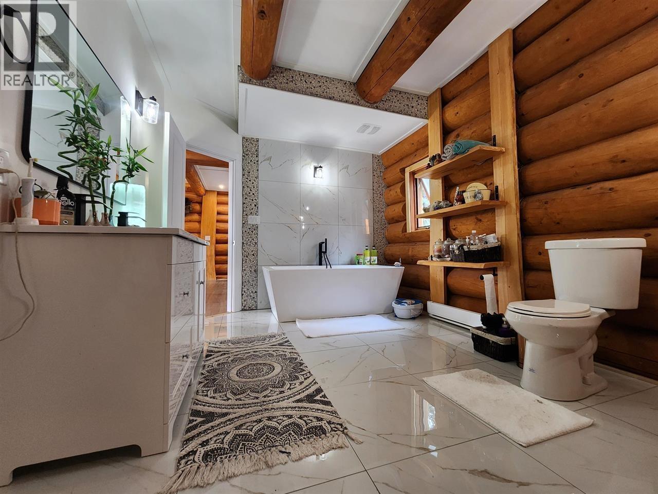 6847 Fawn Lk Ac01 Road, Lone Butte, BC - Indoor Photo Showing Bathroom