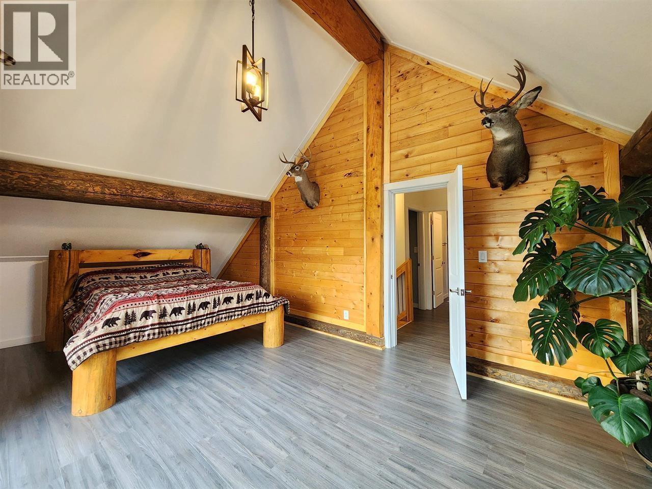 6847 Fawn Lk Ac01 Road, Lone Butte, BC - Indoor Photo Showing Bedroom