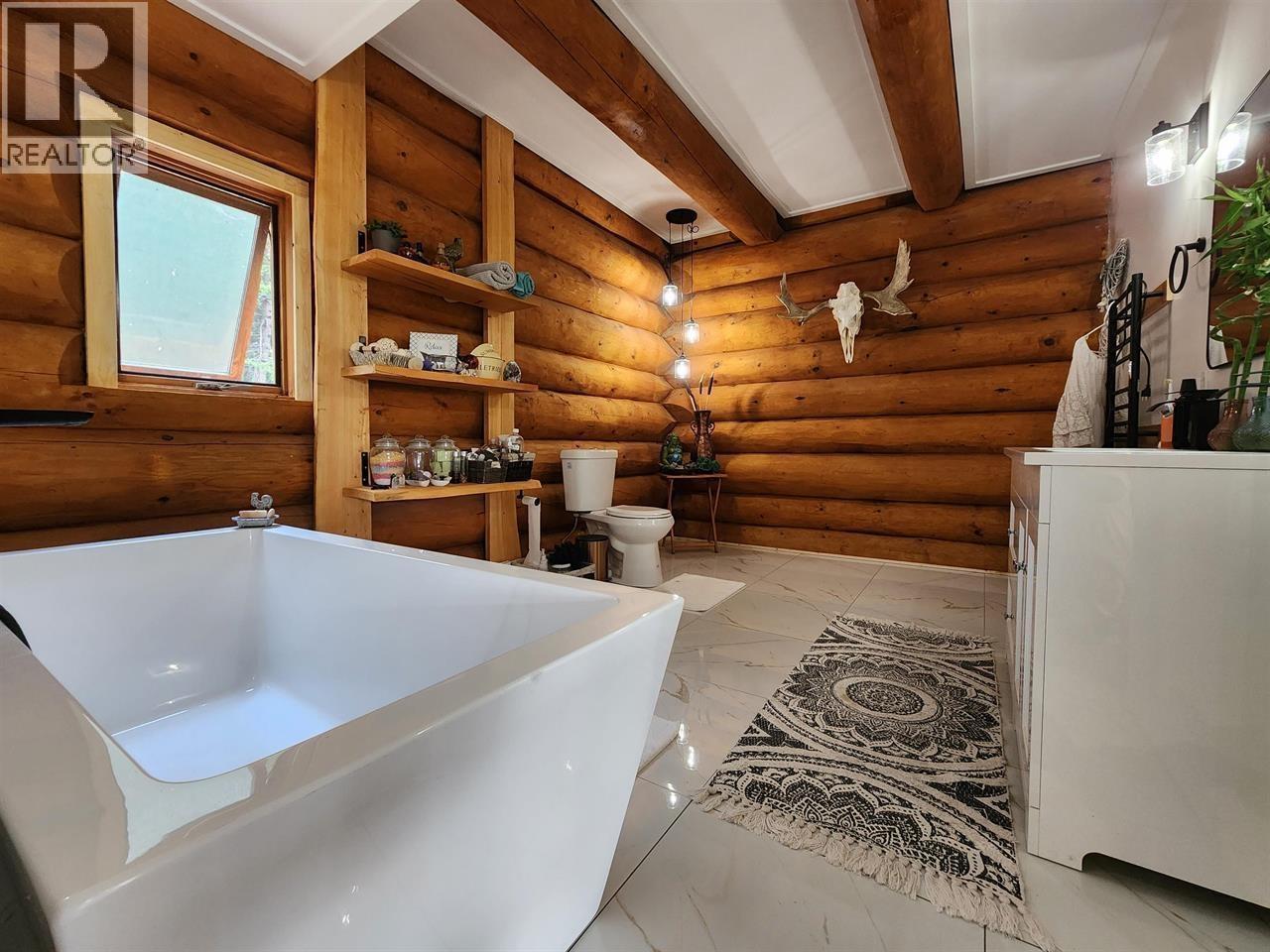 6847 Fawn Lk Ac01 Road, Lone Butte, BC - Indoor