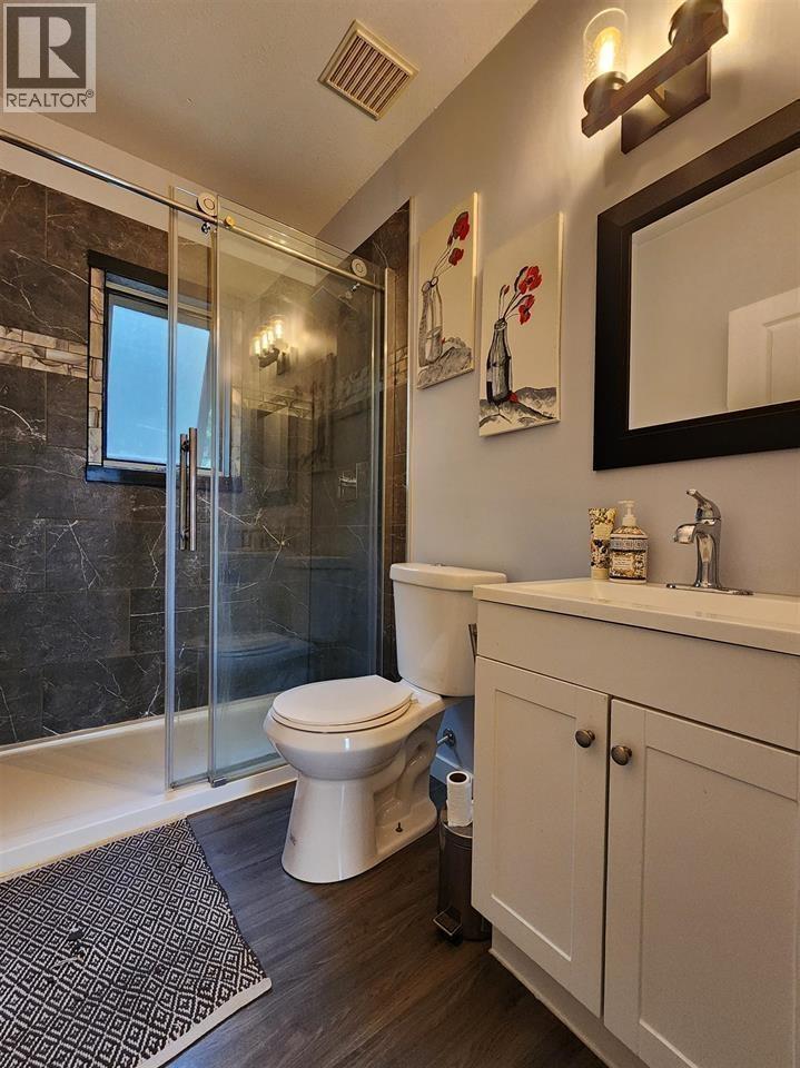 6847 Fawn Lk Ac01 Road, Lone Butte, BC - Indoor Photo Showing Bathroom