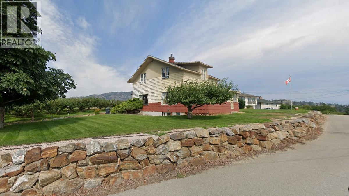13606 Cooke Avenue, Summerland, BC - Outdoor