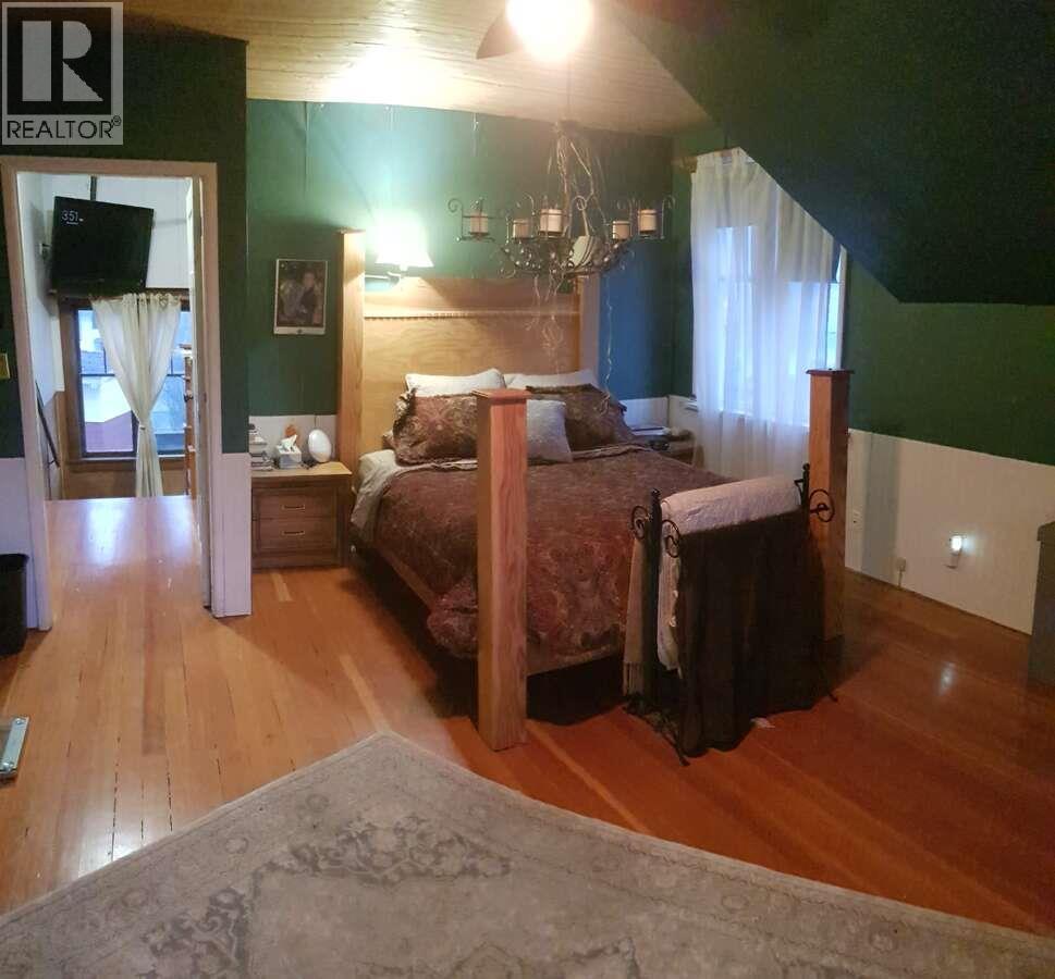 13606 Cooke Avenue, Summerland, BC - Indoor